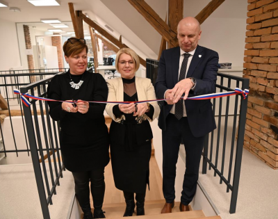 Nataša Šerbec, Director of the Regional Development Agency Posavje, Janez Kerin, Mayor of the Municipality of Krško, and Vlasta Stojak, Head of Cabinet at the Ministry of Cohesion and Regional Development, during the ribbon cutting ceremony.