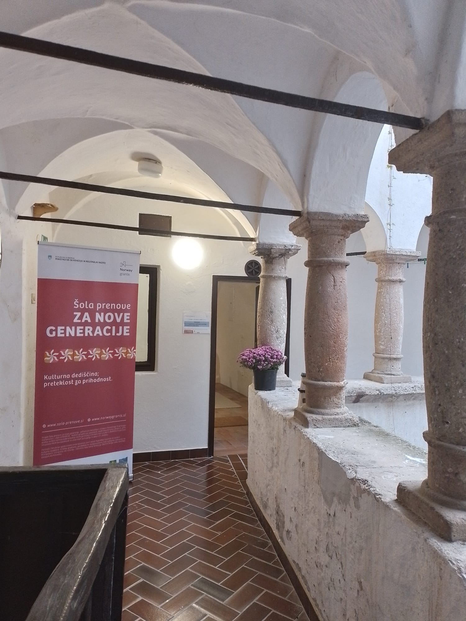 Corridor, advertising billboard for the Heritage School for the New Generationsat the door