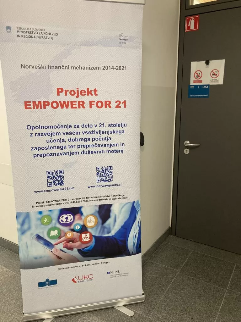 Pingvin z napisom Projekt EMPOWER FOR 21.