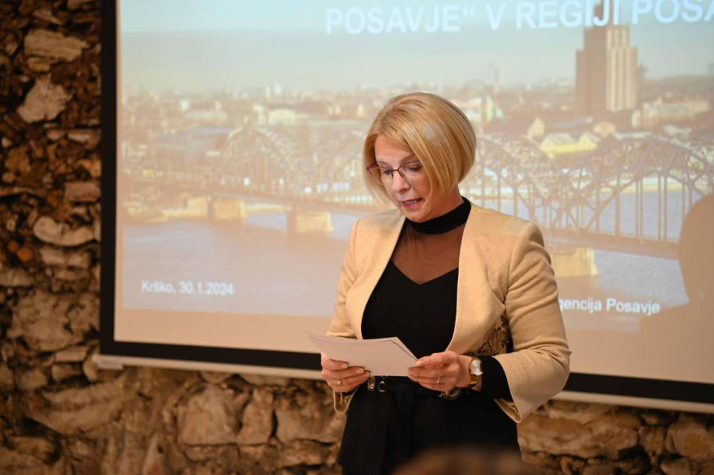Vodja kabineta na Ministrstvu za kohezijo in regionalni razvoj, Vlasta Stojak, med otvoritvenim govorom.